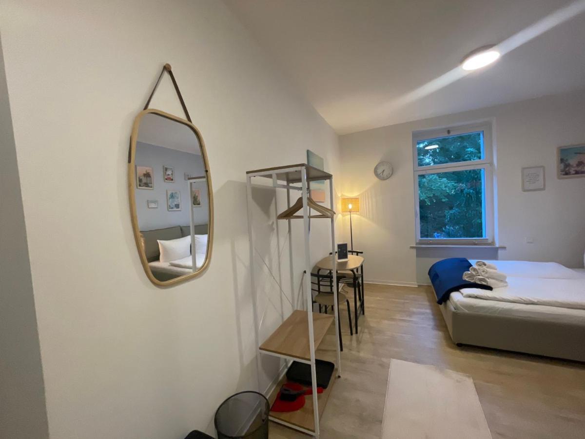 Vorstadtoase - 2 Personen - Eichwalde, Naehe Ber - Queensize-Bett, Netflix, Parken Esterno foto