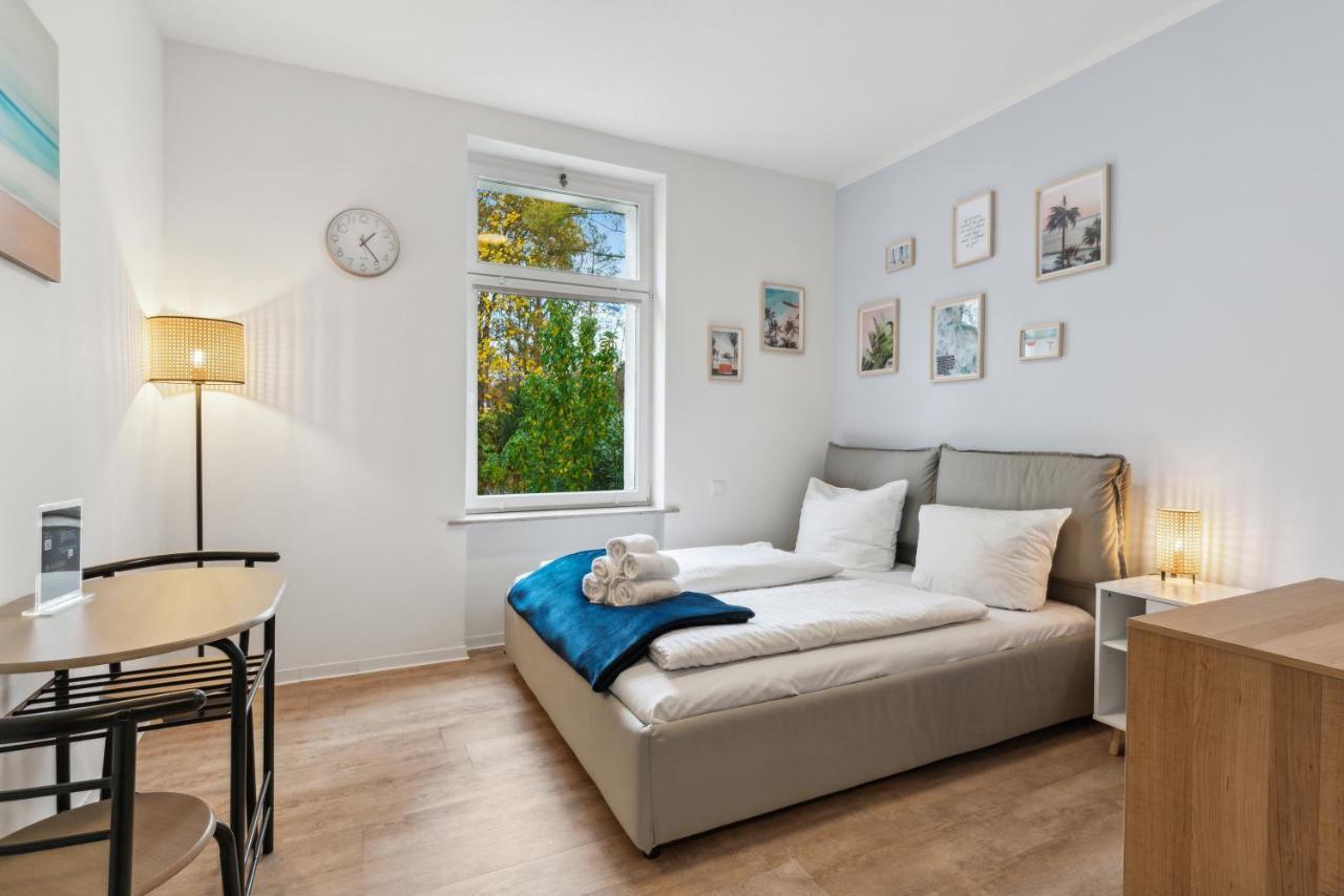 Vorstadtoase - 2 Personen - Eichwalde, Naehe Ber - Queensize-Bett, Netflix, Parken Esterno foto