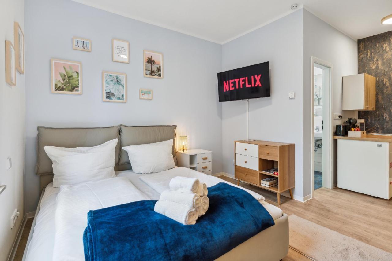 Vorstadtoase - 2 Personen - Eichwalde, Naehe Ber - Queensize-Bett, Netflix, Parken Esterno foto