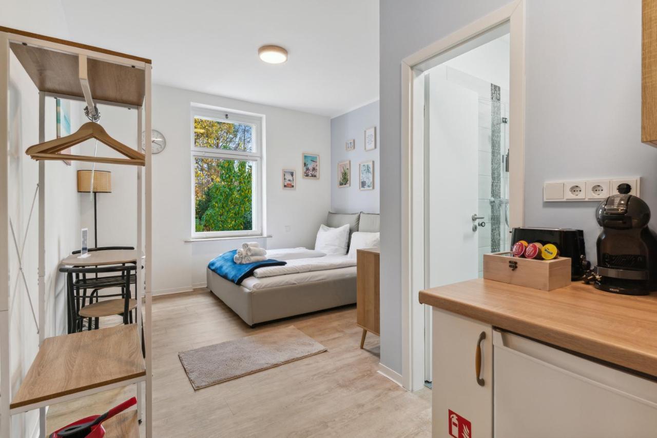 Vorstadtoase - 2 Personen - Eichwalde, Naehe Ber - Queensize-Bett, Netflix, Parken Esterno foto